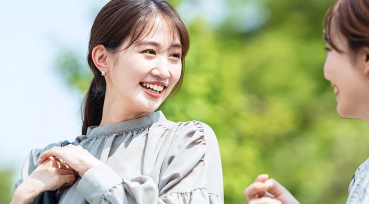 笑顔の女性